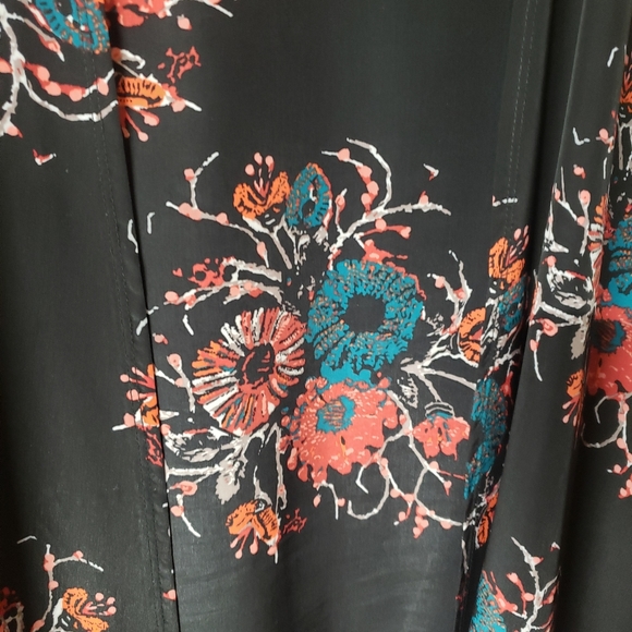 Lularoe Daphne Overlay - Picture 4 of 4